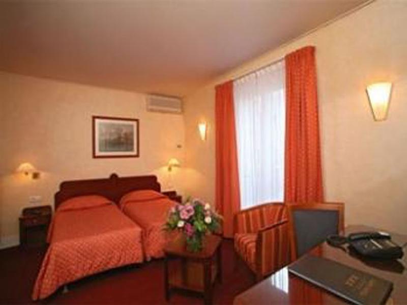 Hotel Ibis Gare Du Nord Tgv Parijs